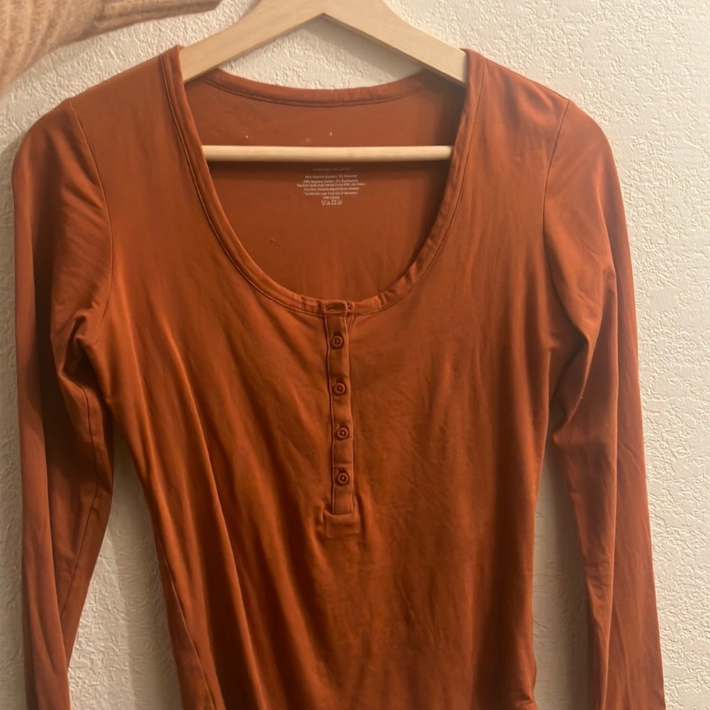 Everlane Henley bodysuit rust orange
